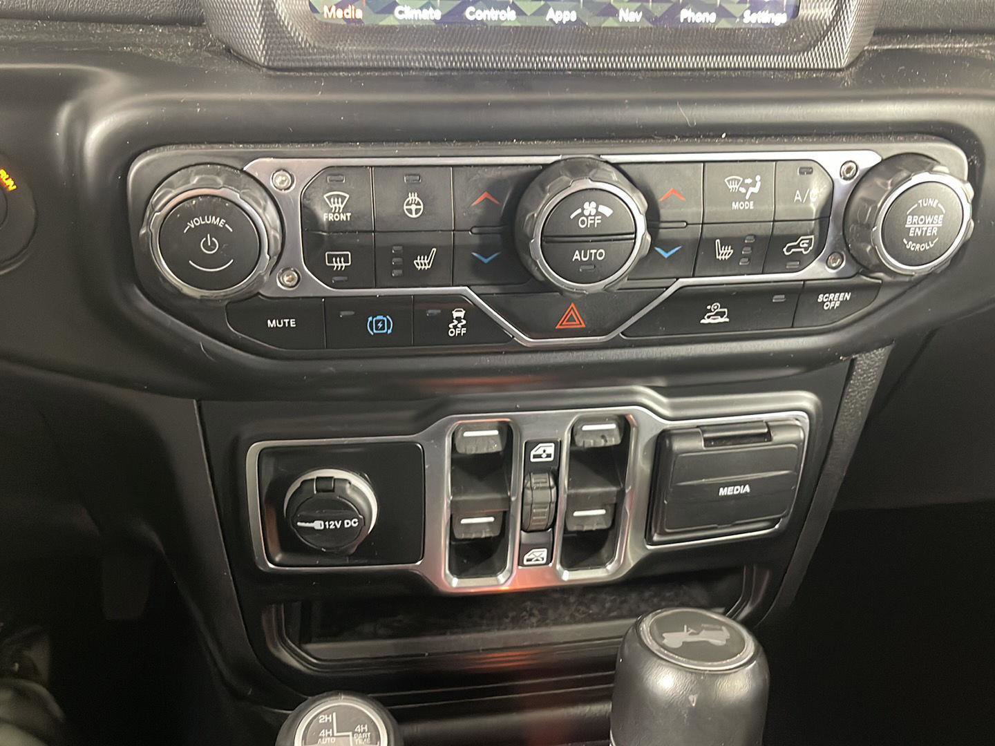 Used 2022 Jeep Wrangler Unlimited Sahara w/ Cold Weather Group AWD/4WD image 18
