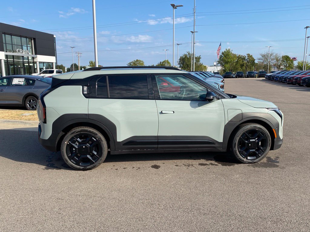 New 2027 Kia EV3 Land FWD image 8