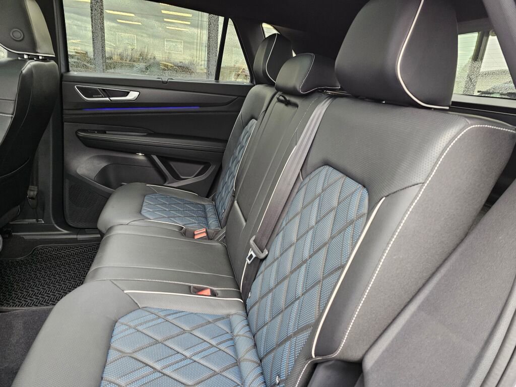 Used 2024 Volkswagen Atlas Cross Sport SEL Premium R-Line image 14