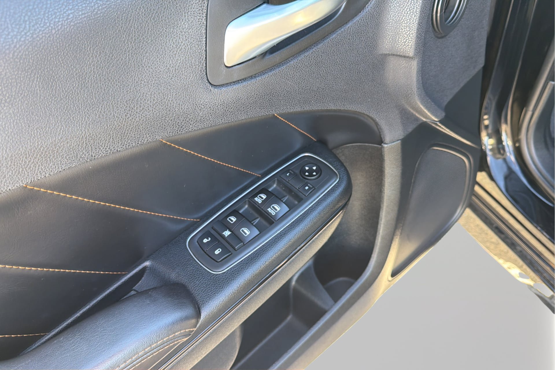 Used 2018 Dodge Charger R/T RWD image 19