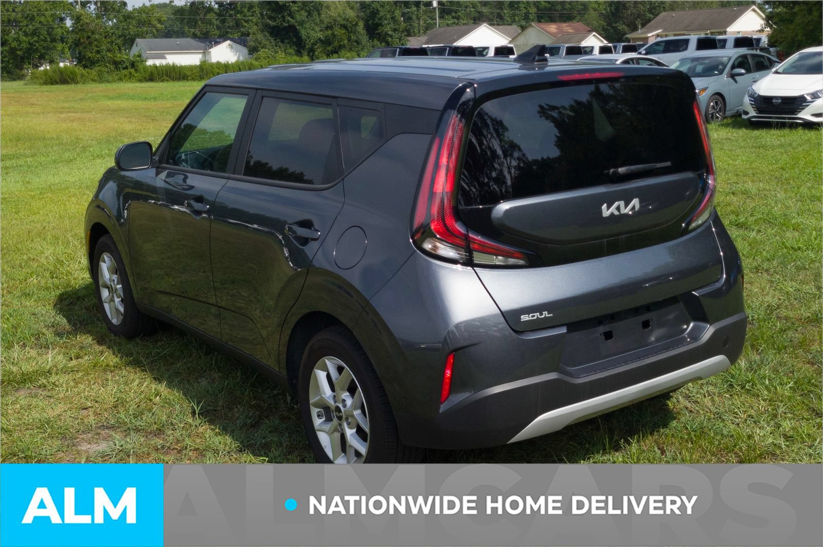 Used 2025 Kia Soul LX w/ LX Technology Package FWD image 4