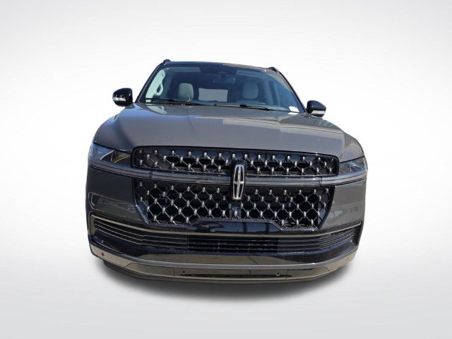 New 2027 Lincoln Navigator L Black Label w/ Black Label Special Edition RWD image 2