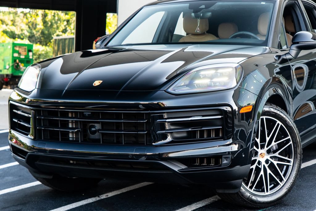 Used 2025 Porsche Cayenne w/ Premium Package Plus AWD/4WD image 2