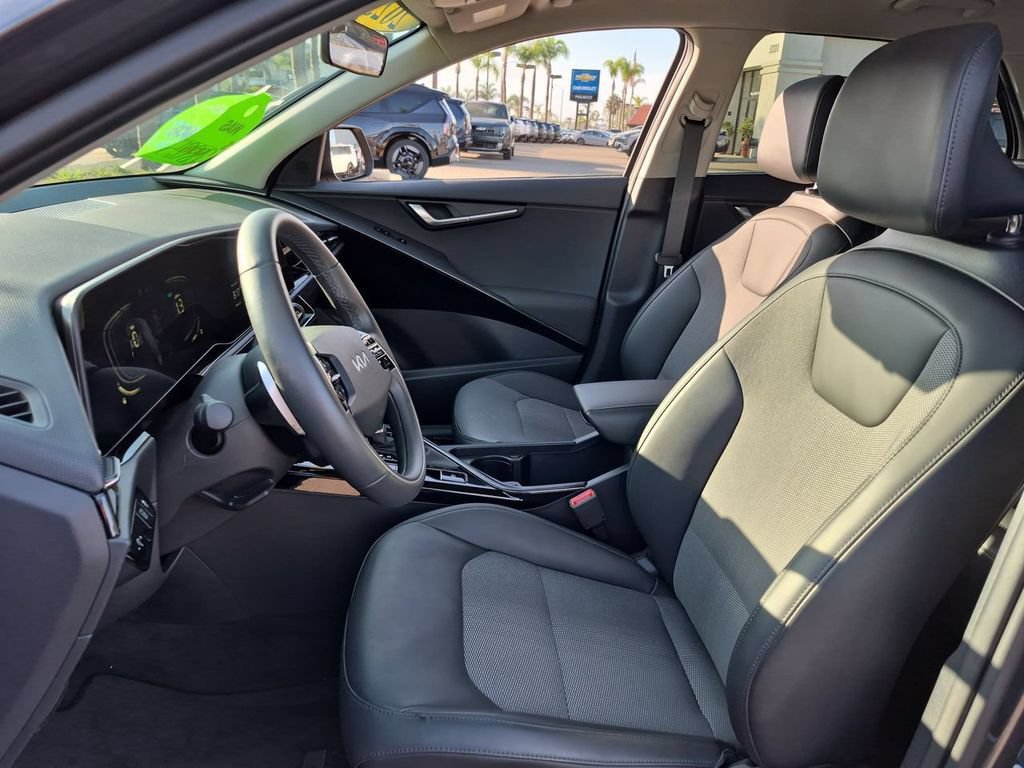 Certified 2025 Kia Niro EX FWD image 19