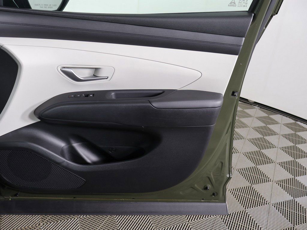 Certified 2025 Hyundai Tucson SE image 19