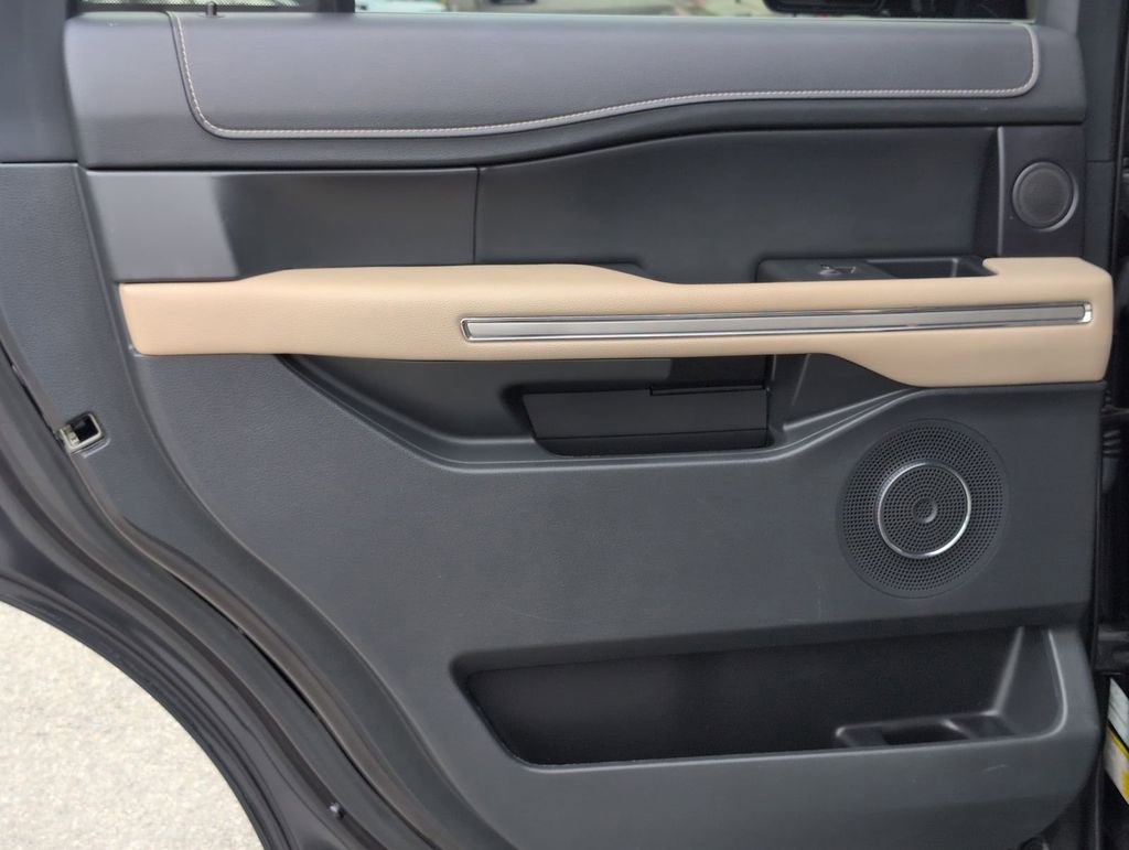 Used 2023 Ford Expedition Limited AWD/4WD image 23