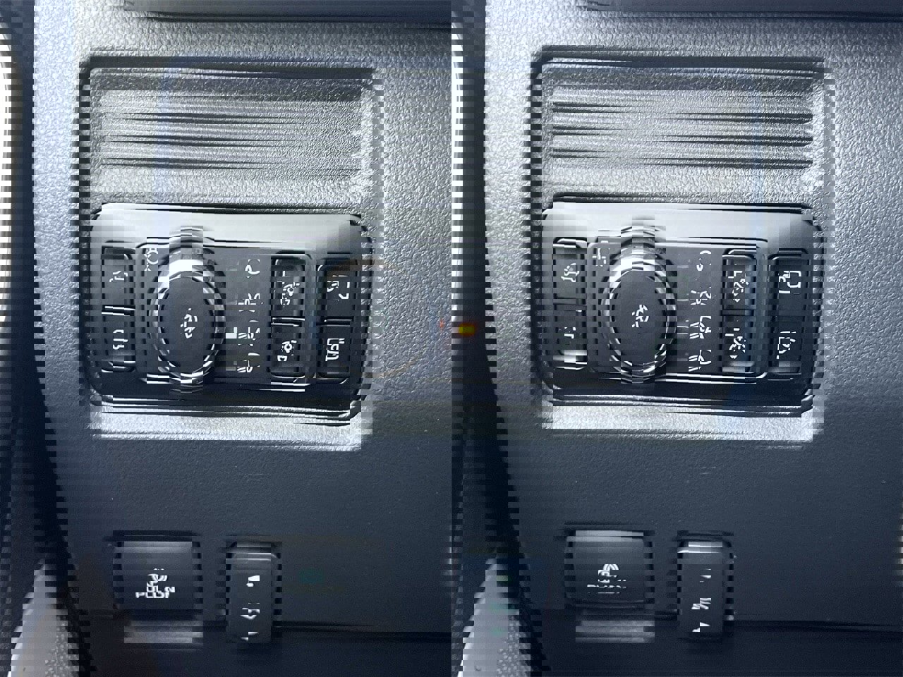 New 2026 Ford F250 Platinum image 19