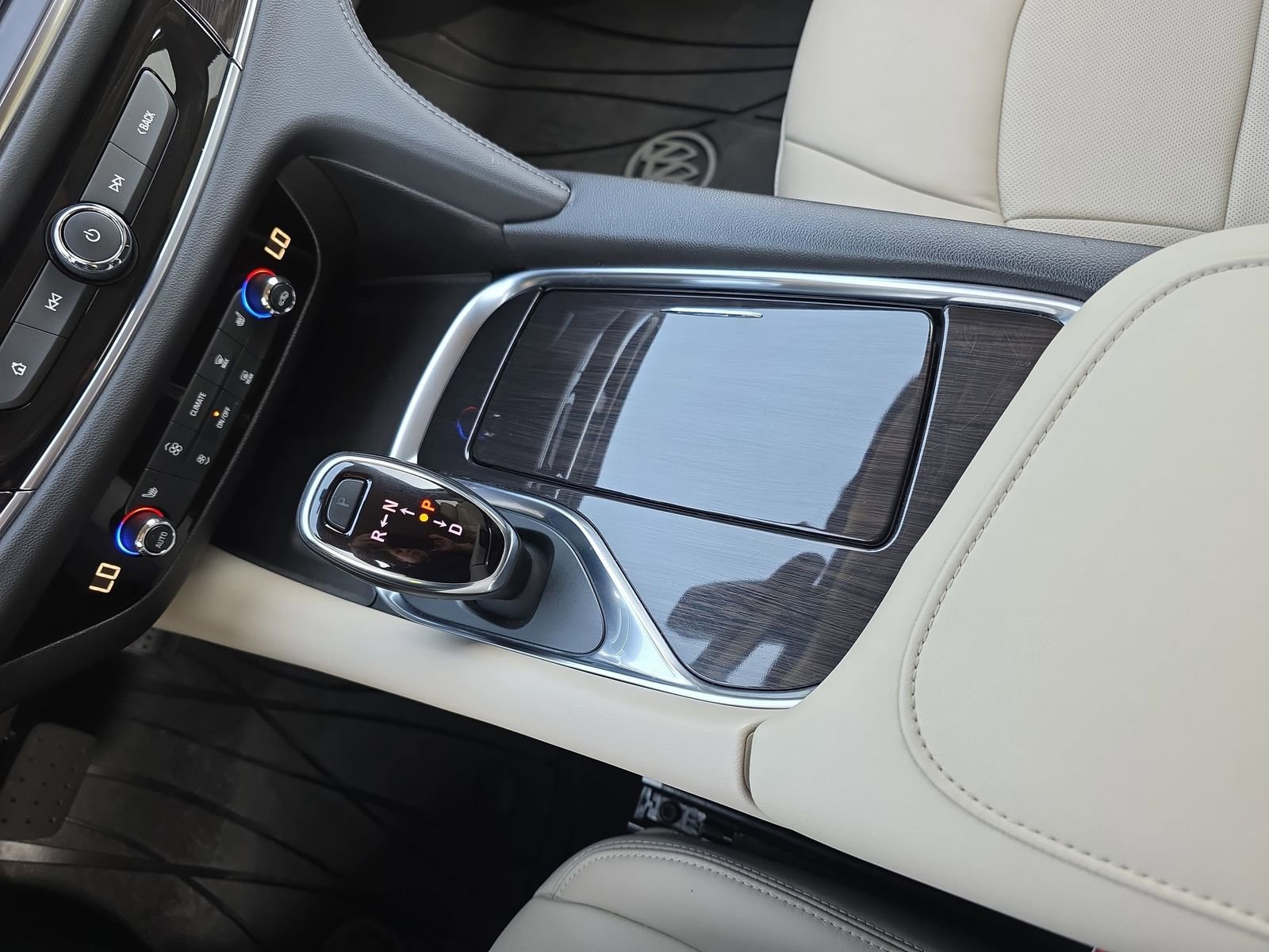 Used 2021 Buick Enclave Essence w/ Sound and Sites Package image 26