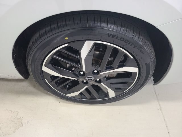 Used 2024 Nissan Versa SR FWD image 37