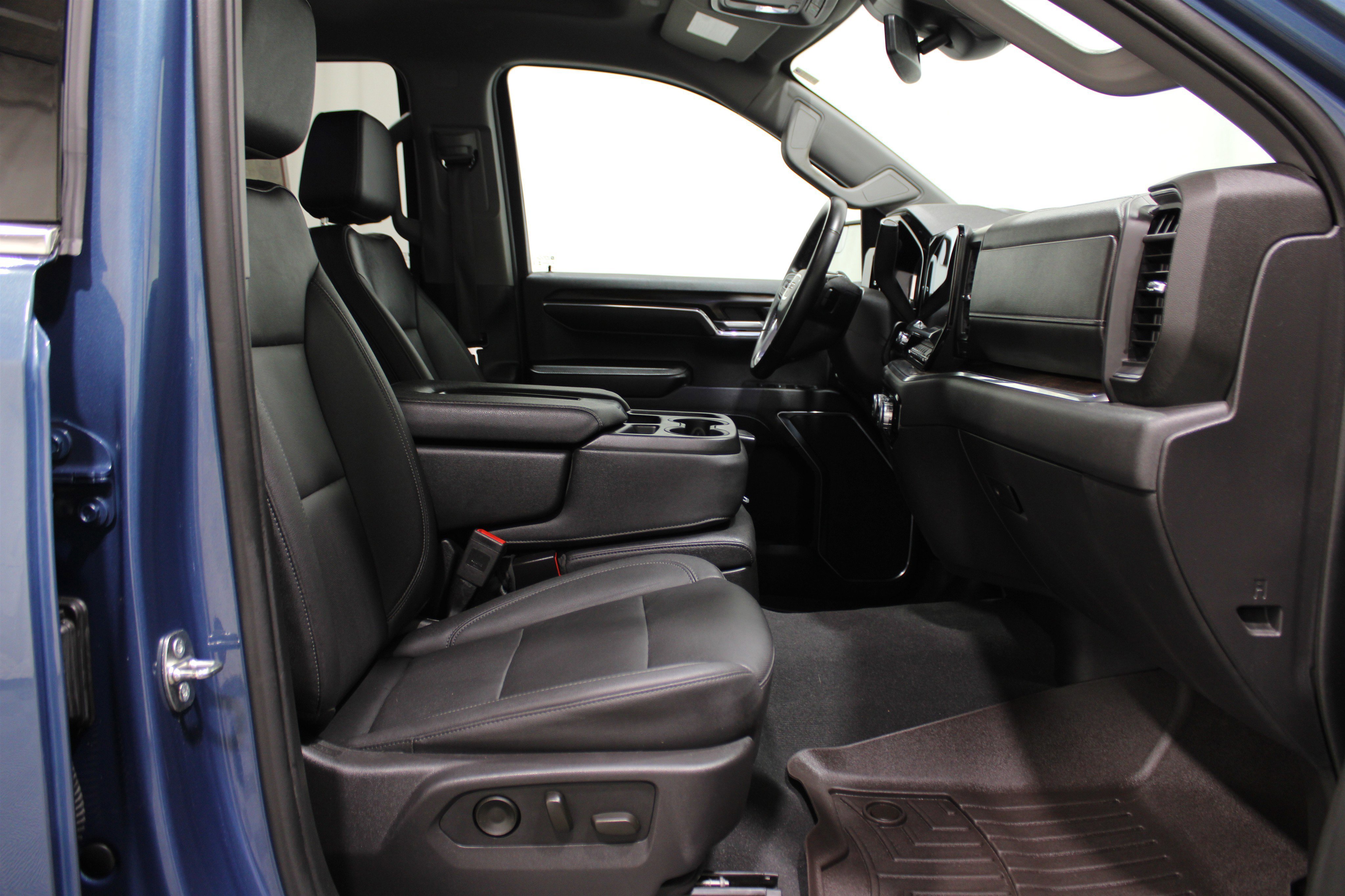 Used 2024 GMC Sierra 1500 SLT image 28