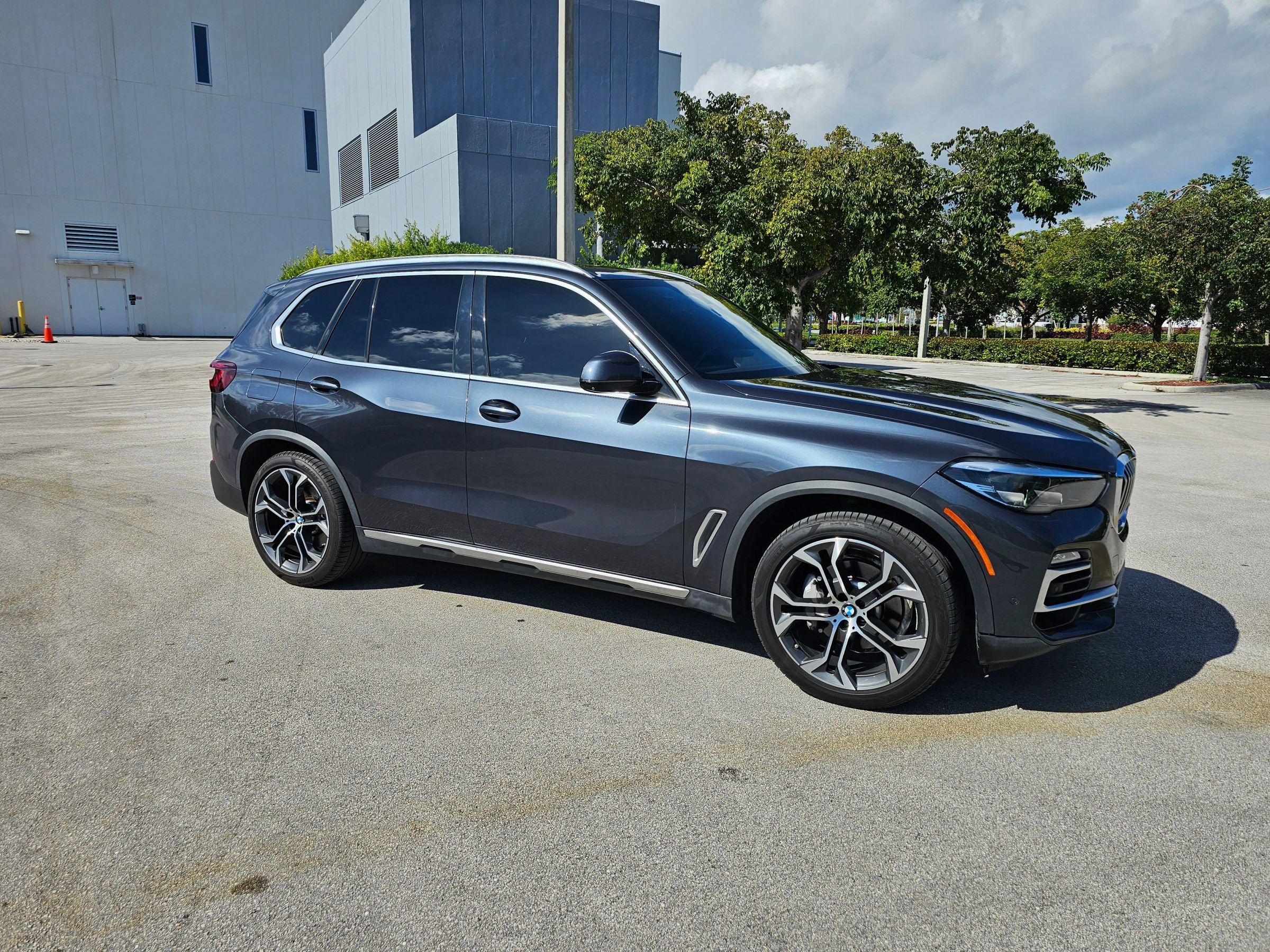 Used 2021 BMW X5 sDrive40i w/ Premium Package