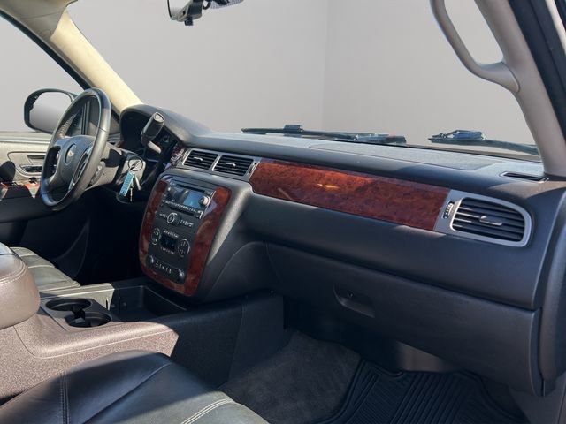 Used 2012 Chevrolet Suburban LT image 28