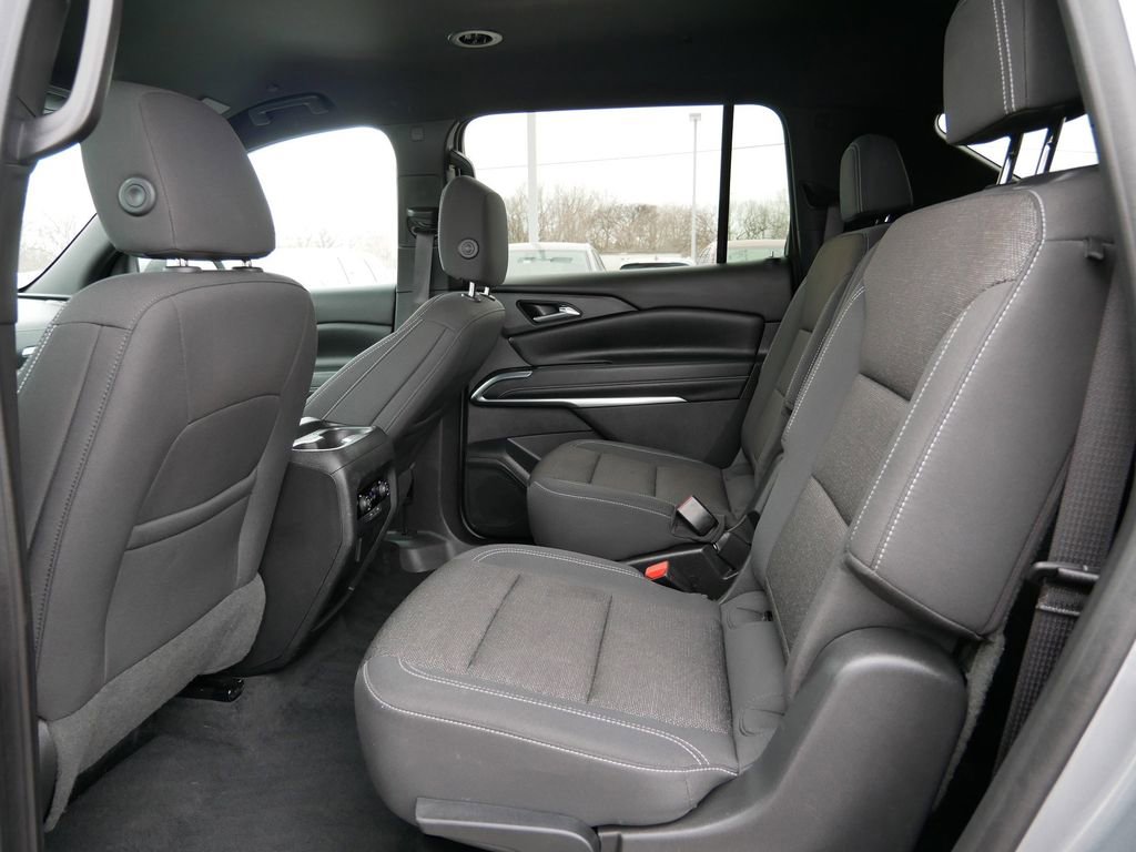 Used 2024 Chevrolet Traverse LT image 11