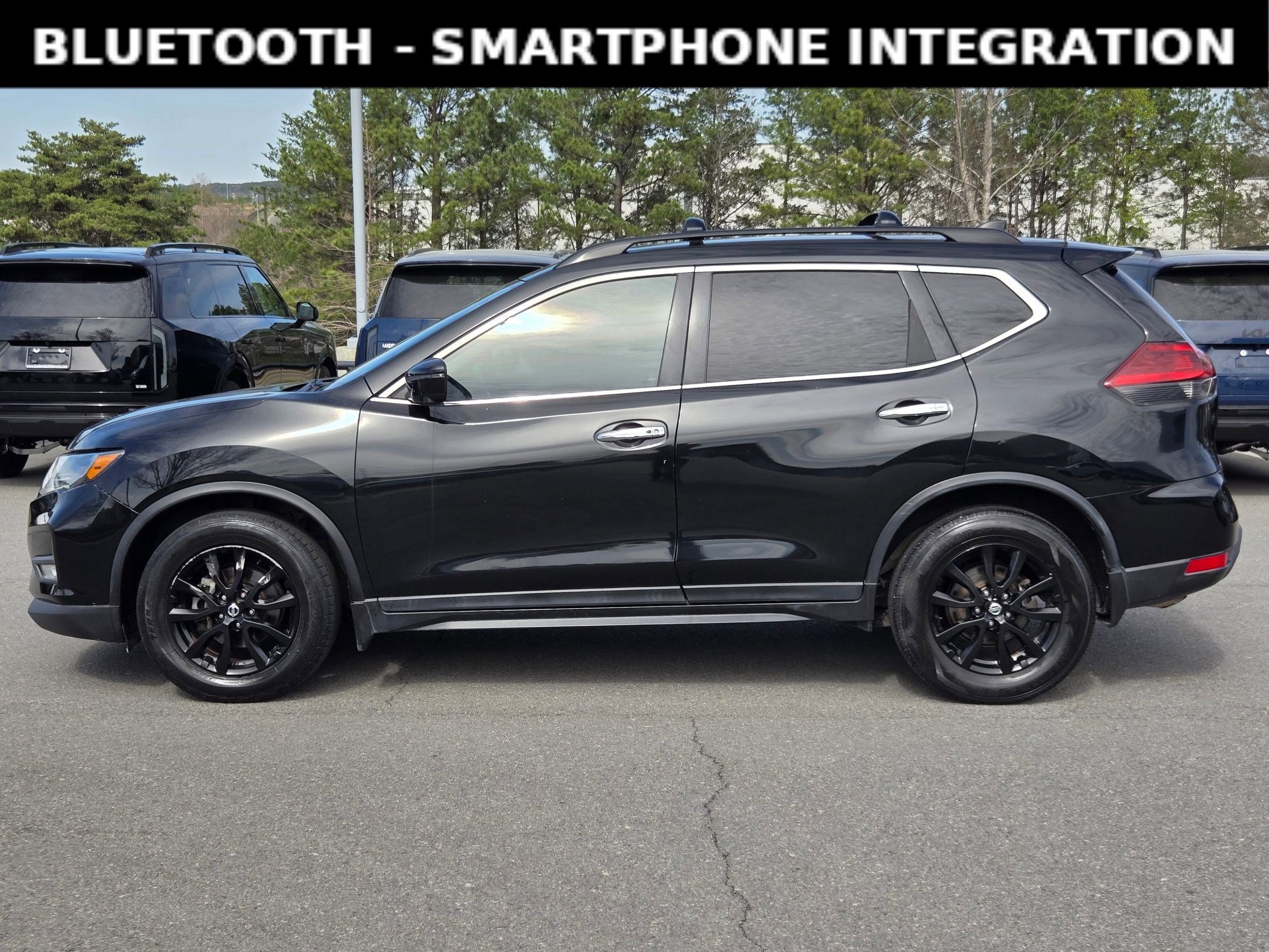 Used 2018 Nissan Rogue SV w/ Premium Package image 4