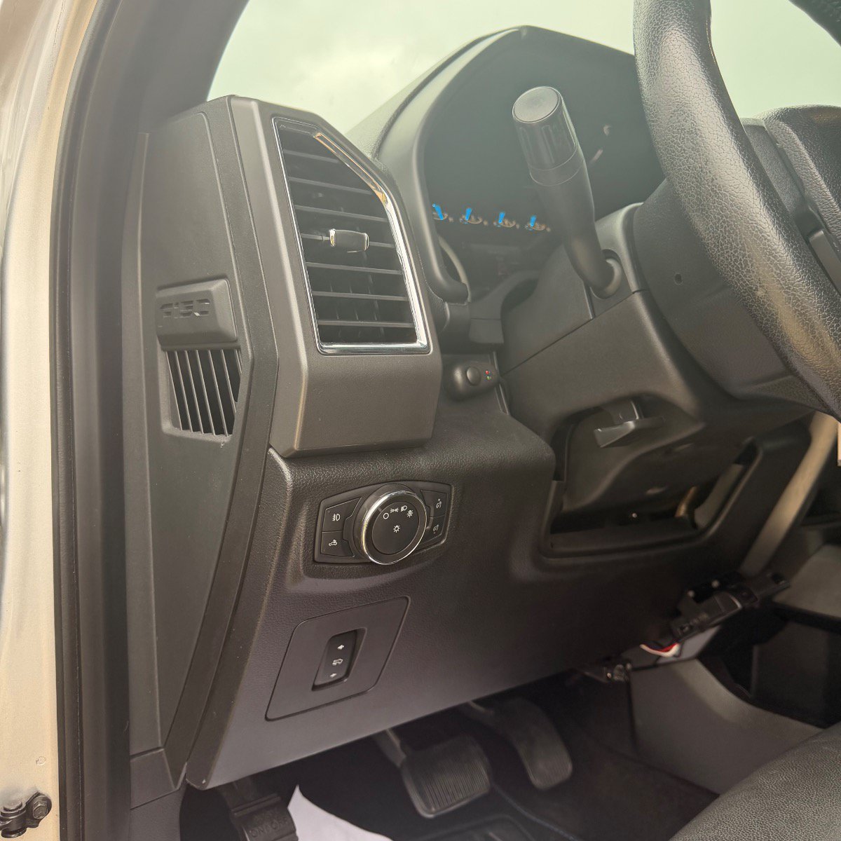Used 2015 Ford F150 XLT w/ Equipment Group 301A Mid AWD/4WD image 13