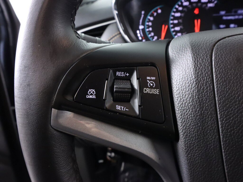 Used 2021 Chevrolet Trax LT w/ LT Convenience Package image 12