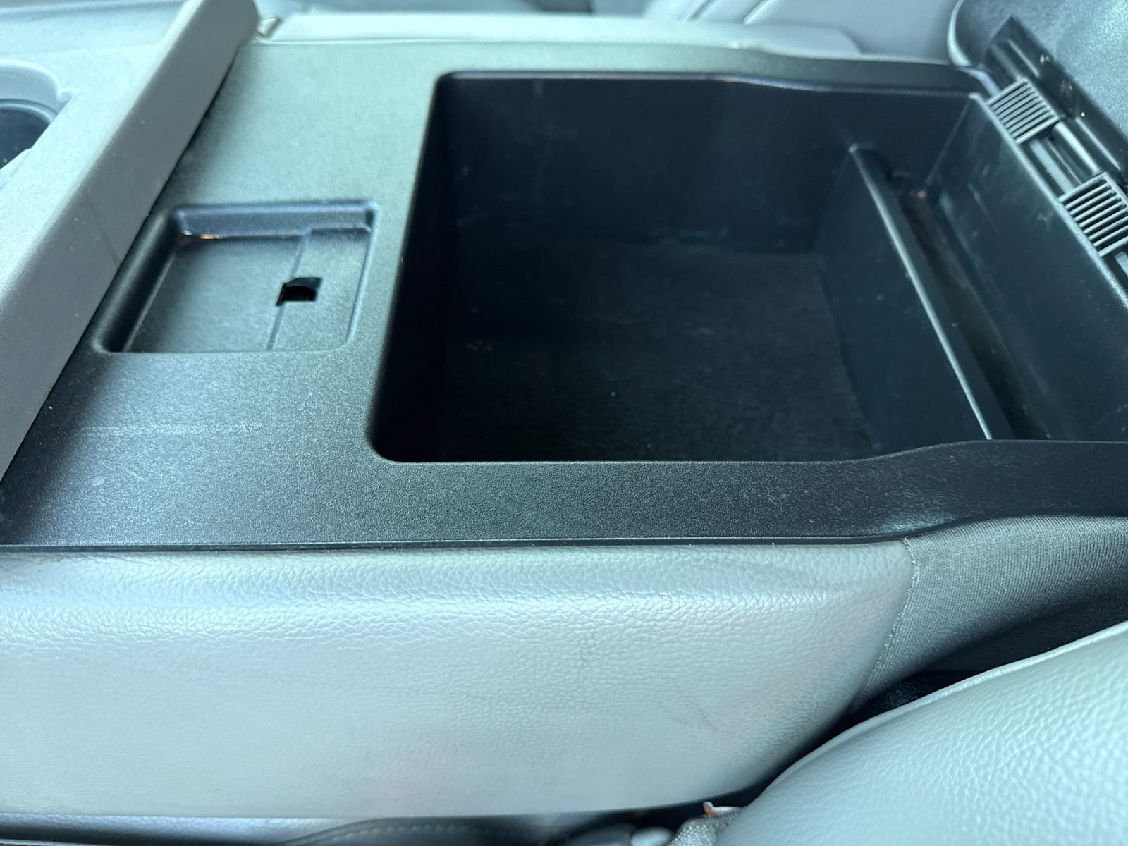 Used 2017 Ford F550 2WD Regular Cab Super Duty image 26