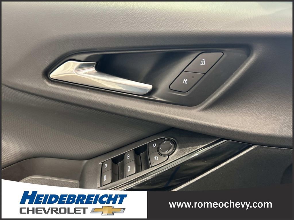 Used 2026 Chevrolet Equinox LT w/ Convenience Package II image 11