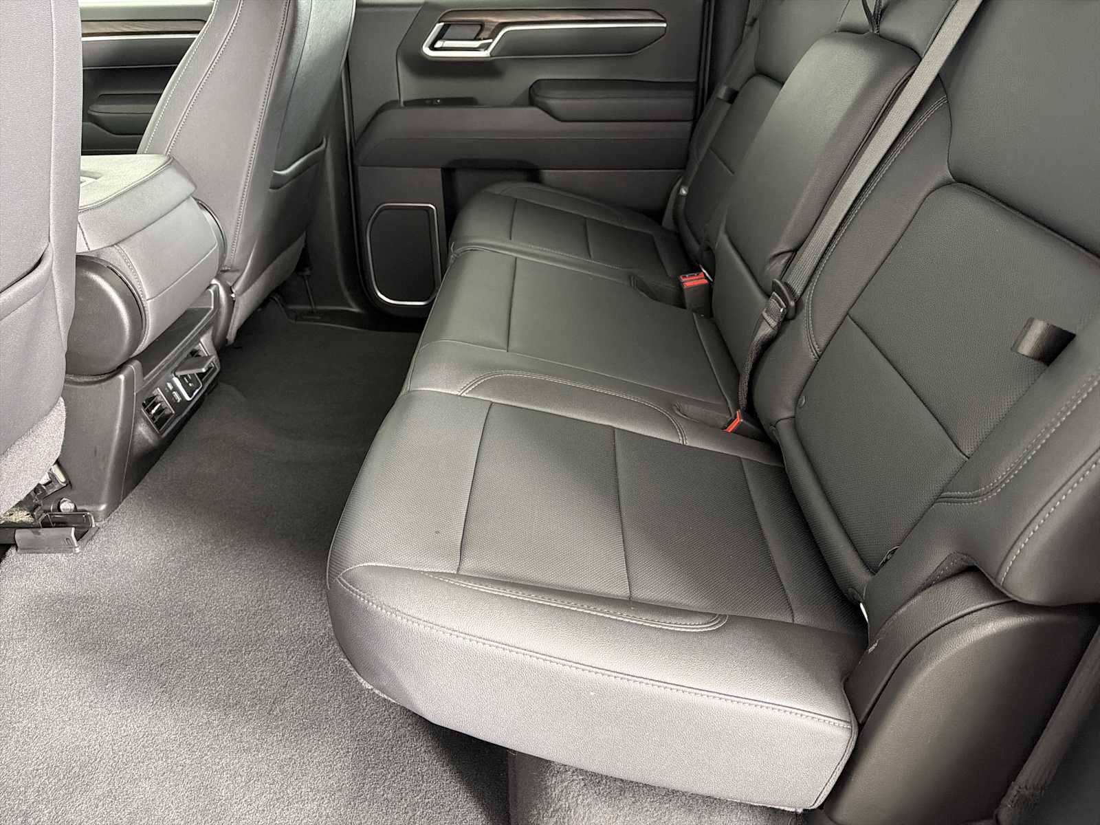 Used 2025 GMC Sierra 1500 SLT image 16