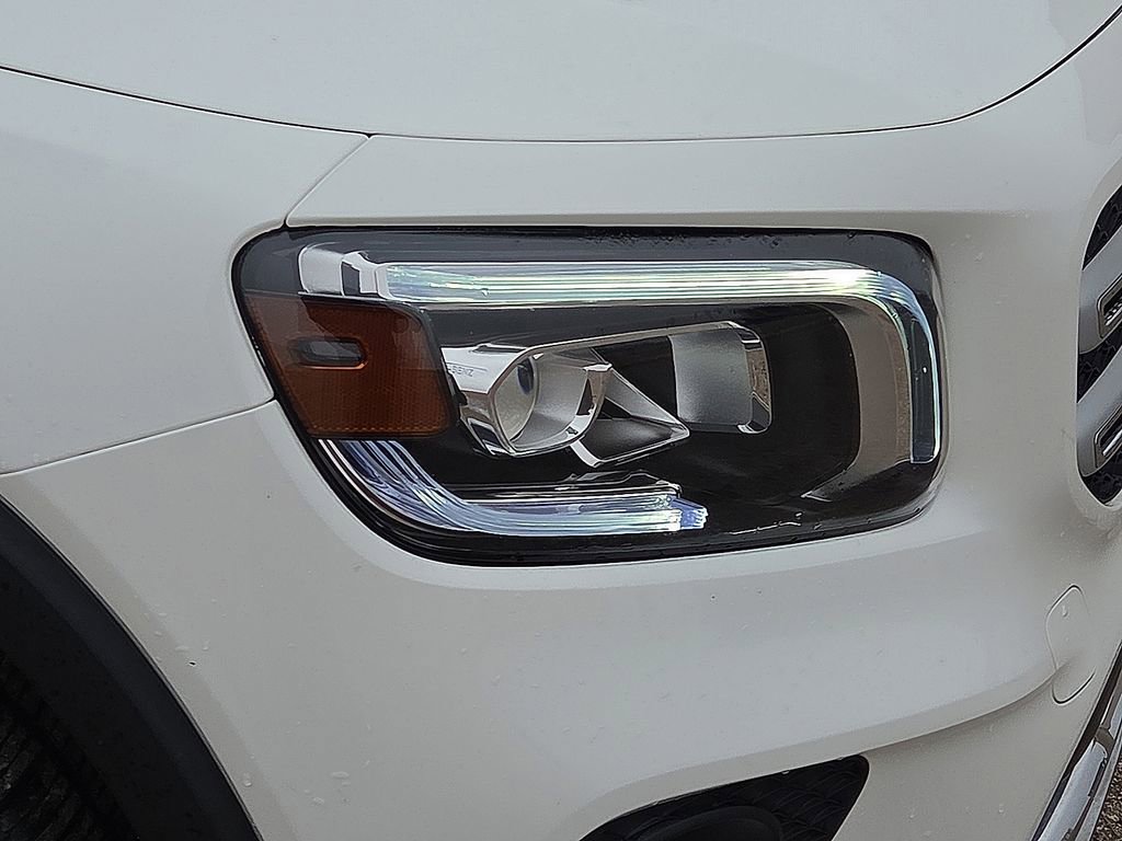 Used 2021 Mercedes-Benz GLB 250 w/ Premium Package image 10