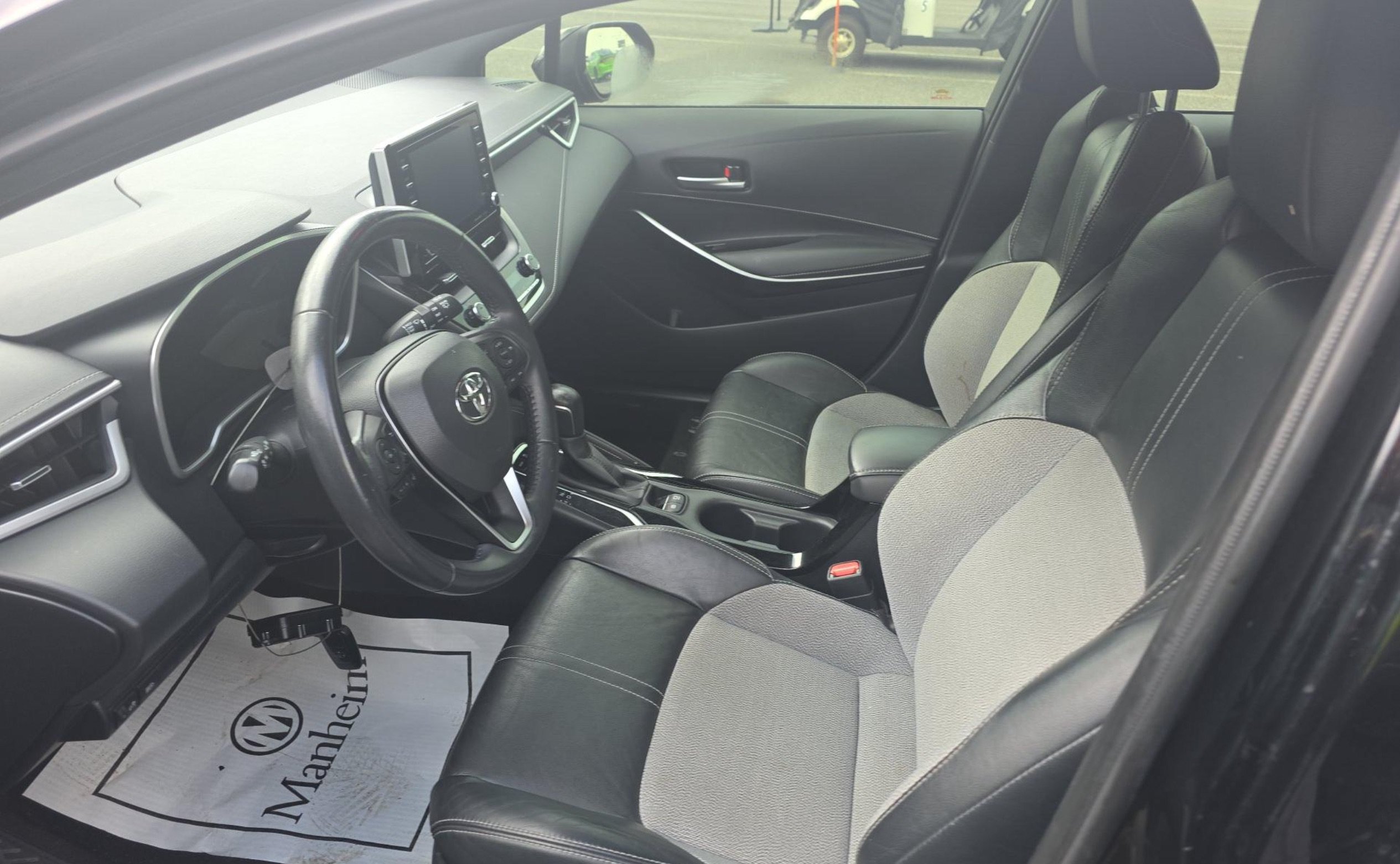 Used 2020 Toyota Corolla XSE FWD image 6