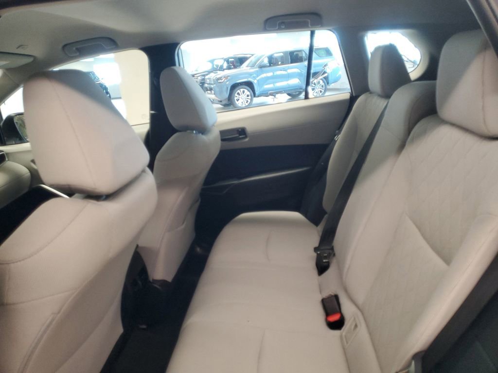 Used 2023 Toyota Corolla Cross L image 10