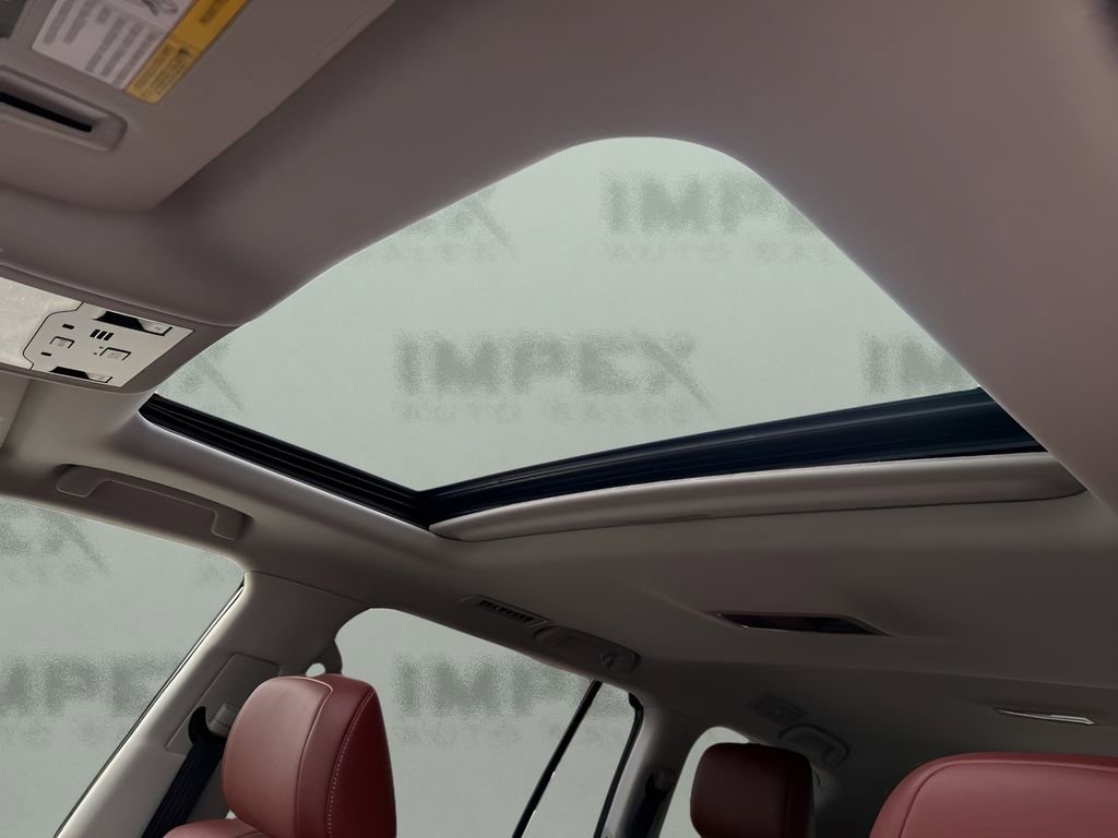 Used 2021 Lexus LX 570 4WD w/ Luxury Package image 12