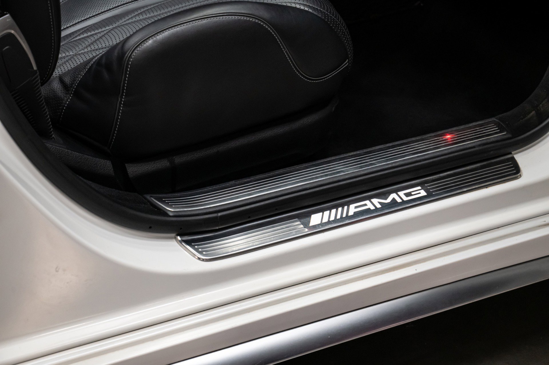 Used 2015 Mercedes-Benz S 63 AMG 4MATIC Sedan w/ Driver Assistance Package image 34