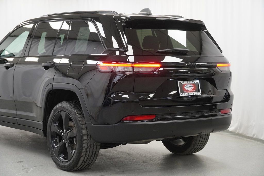 Certified 2023 Jeep Grand Cherokee Altitude image 12