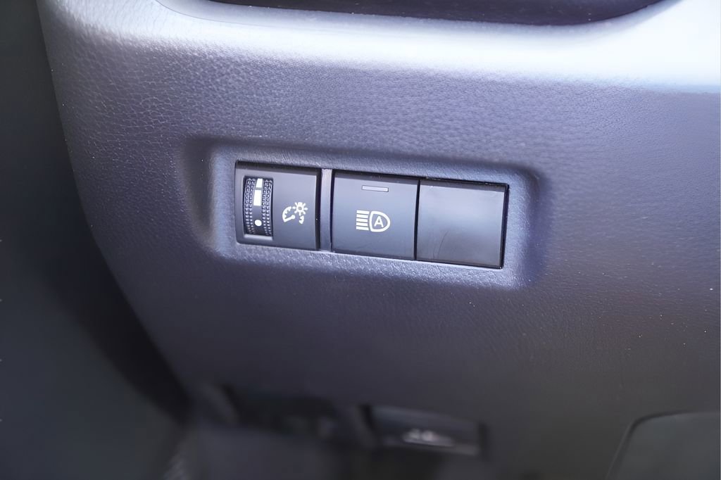 Used 2025 Toyota RAV4 LE AWD/4WD image 29