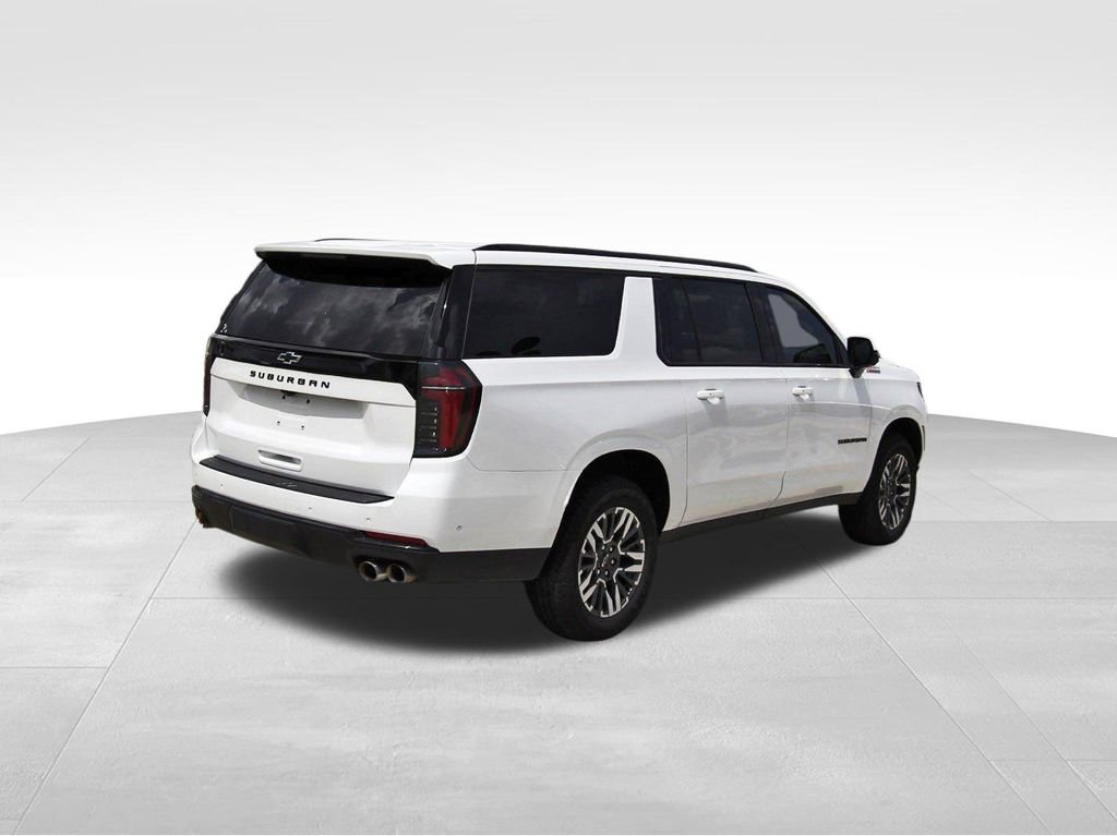 Used 2025 Chevrolet Suburban Z71 AWD/4WD image 4