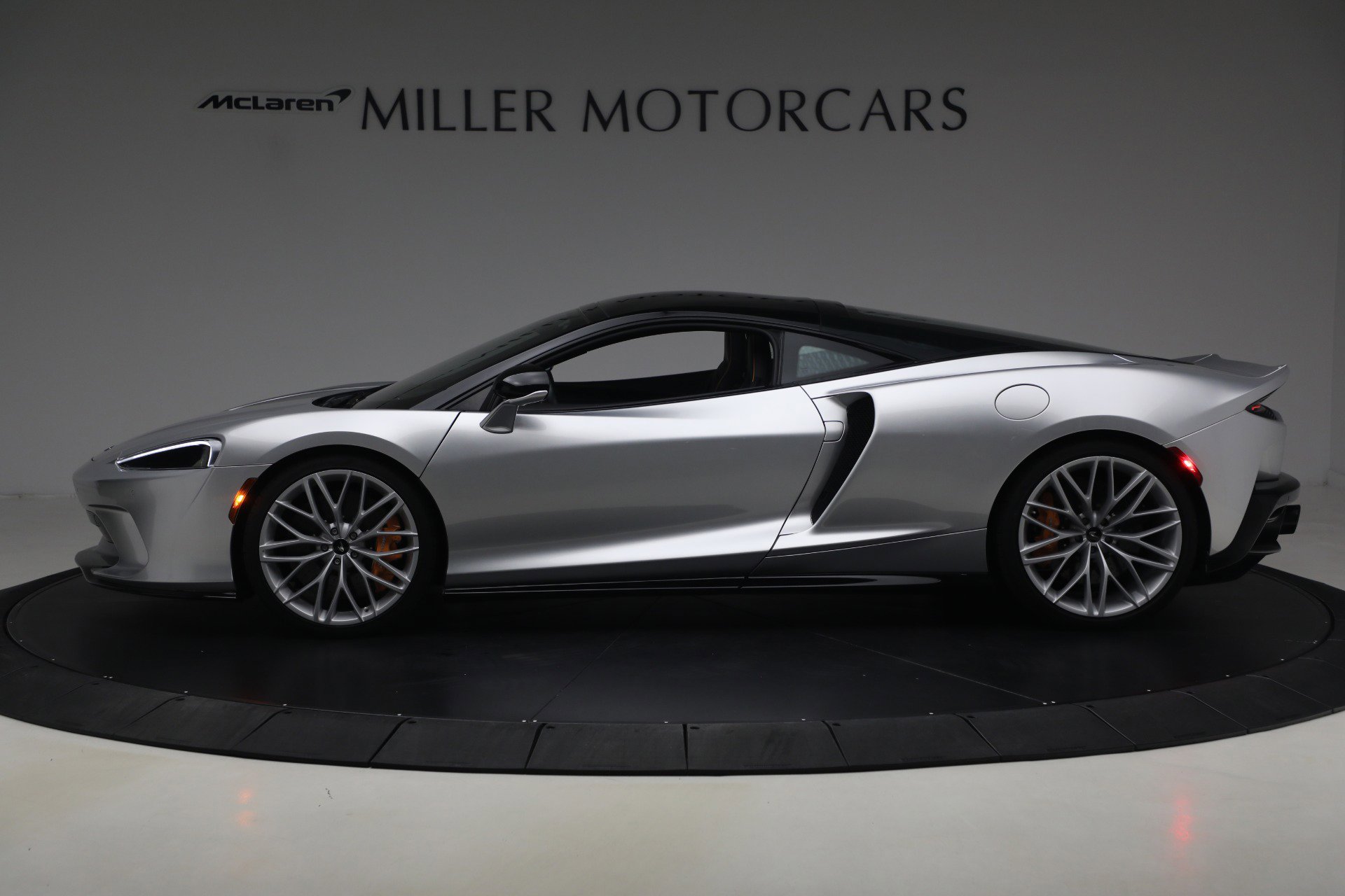Used 2023 McLaren GT RWD image 3