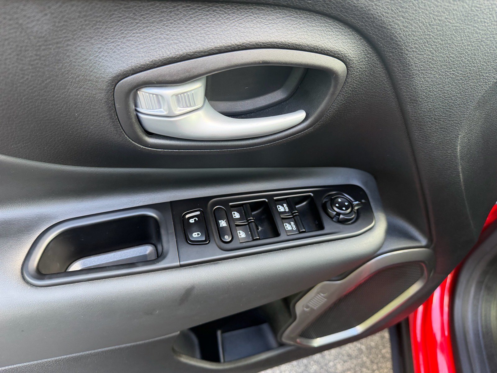 Used 2023 Jeep Renegade Latitude w/ Sun/Sound Group AWD/4WD image 23