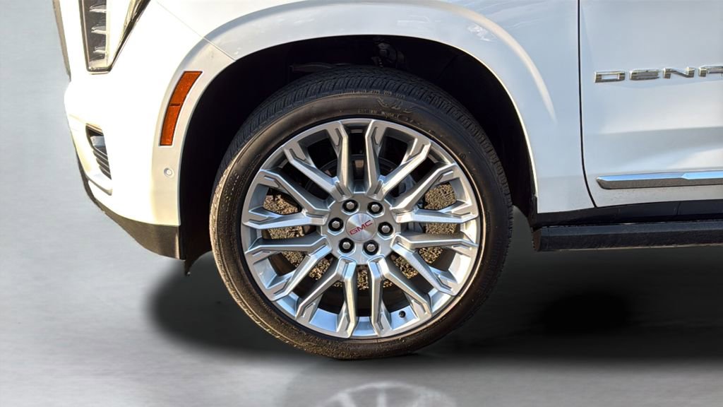 Used 2025 GMC Yukon XL Denali w/ Denali Reserve Package image 9