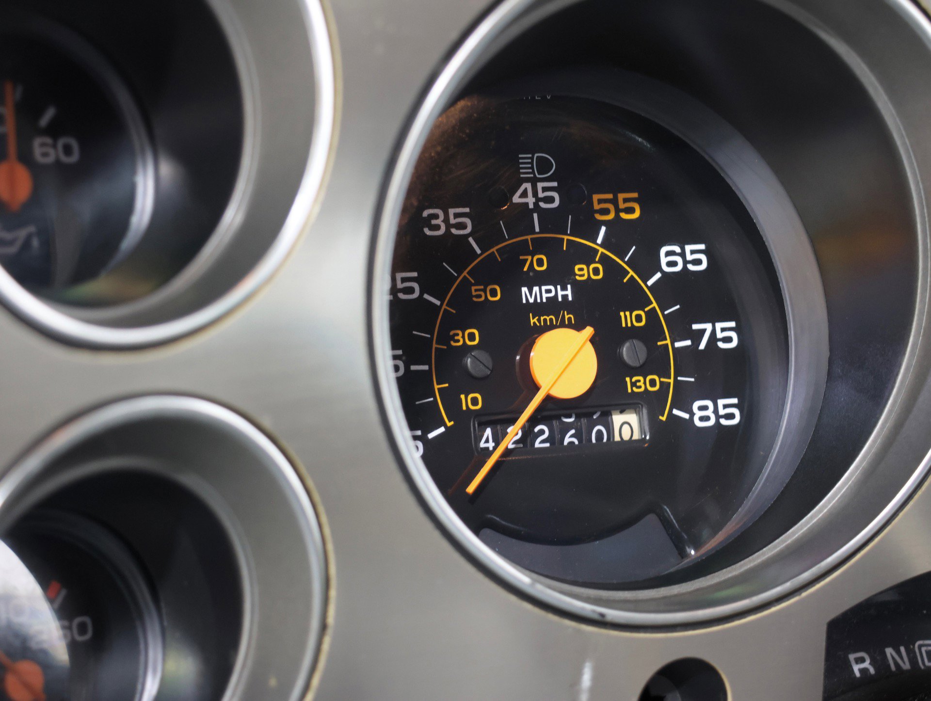 Used 1987 GMC Suburban 2WD image 3