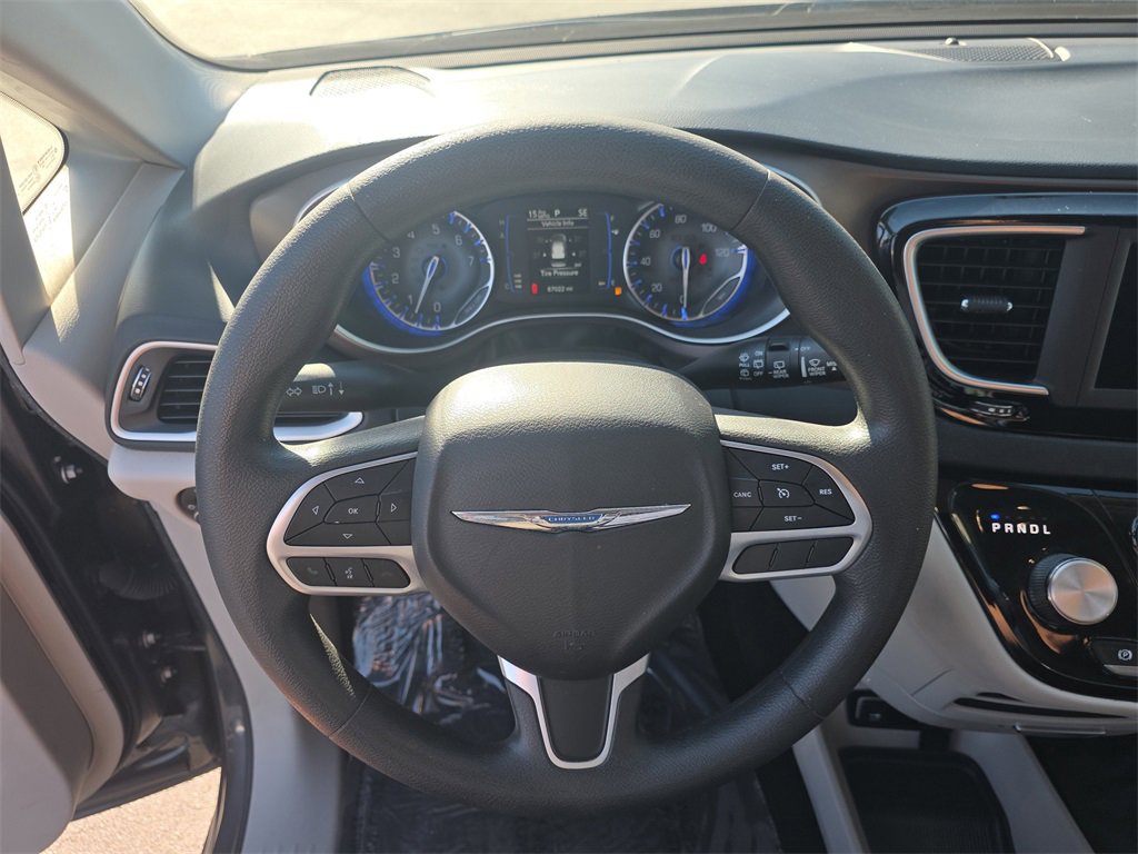 Used 2018 Chrysler Pacifica Touring Plus image 29