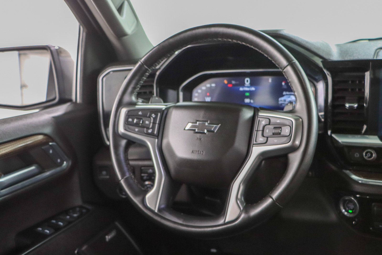 Used 2023 Chevrolet Silverado 1500 RST w/ Redline Edition AWD/4WD image 14