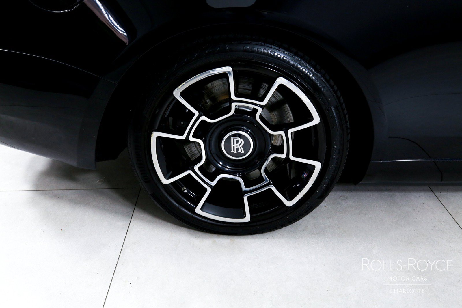 Used 2019 Rolls-Royce Dawn RWD image 33