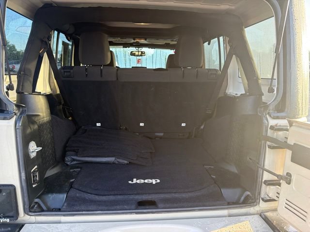 Used 2017 Jeep Wrangler Unlimited Sahara w/ Connectivity Group AWD/4WD image 8