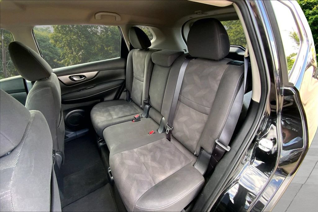Used 2016 Nissan Rogue S FWD image 22