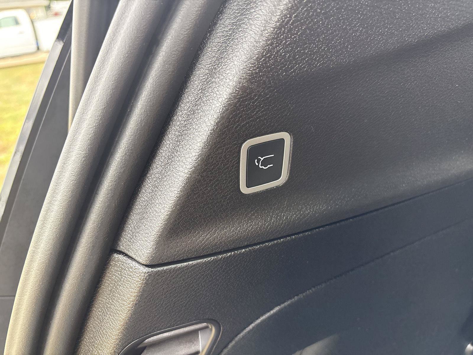 Used 2026 Chrysler Pacifica Select FWD image 13