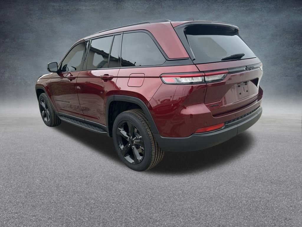 Used 2023 Jeep Grand Cherokee Altitude image 4