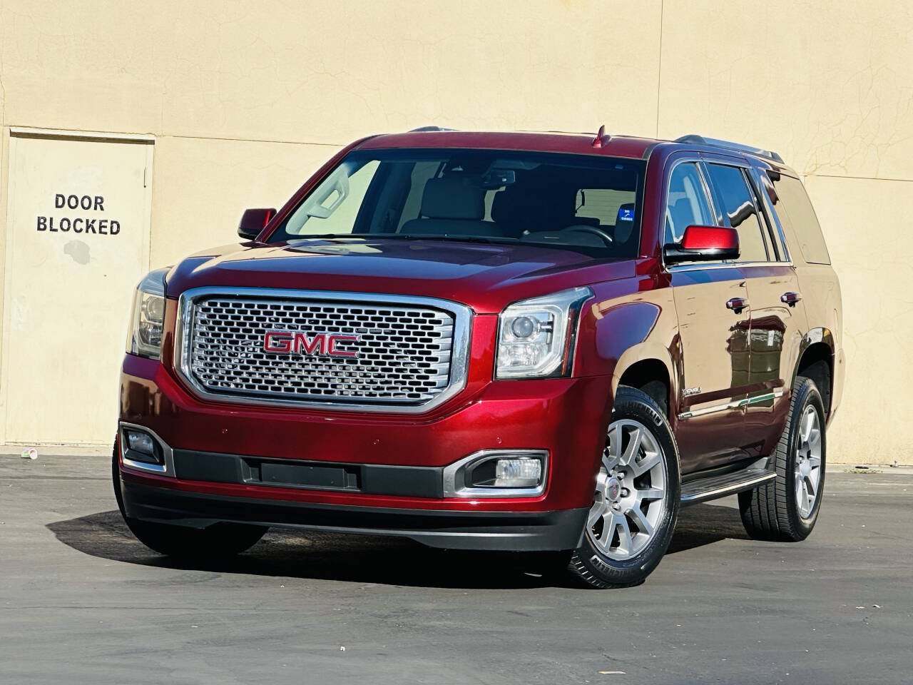 Used 2016 GMC Yukon Denali w/ Open Road Package AWD/4WD image 3