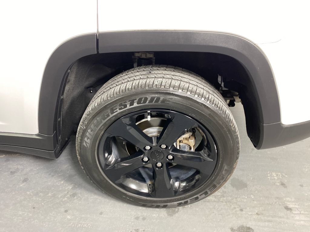 Used 2023 Jeep Grand Cherokee Altitude image 32