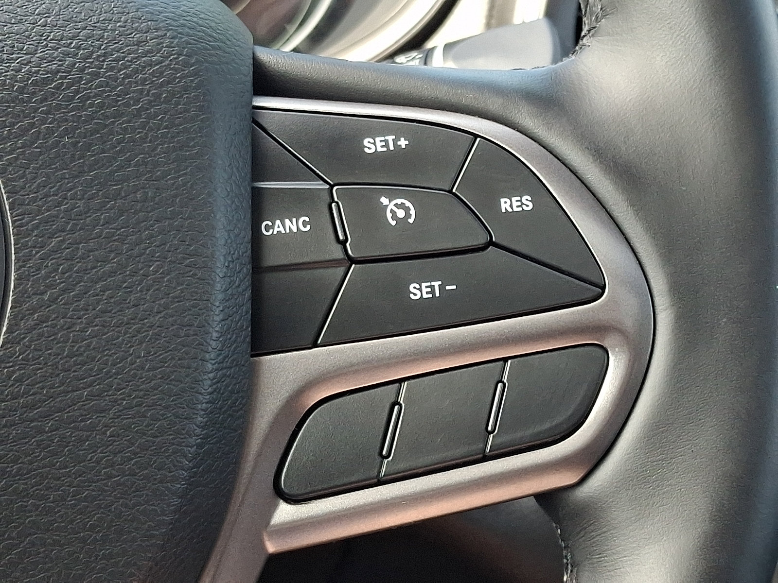 Certified 2021 Jeep Cherokee Latitude Lux w/ Sun & Sound Group AWD/4WD image 23