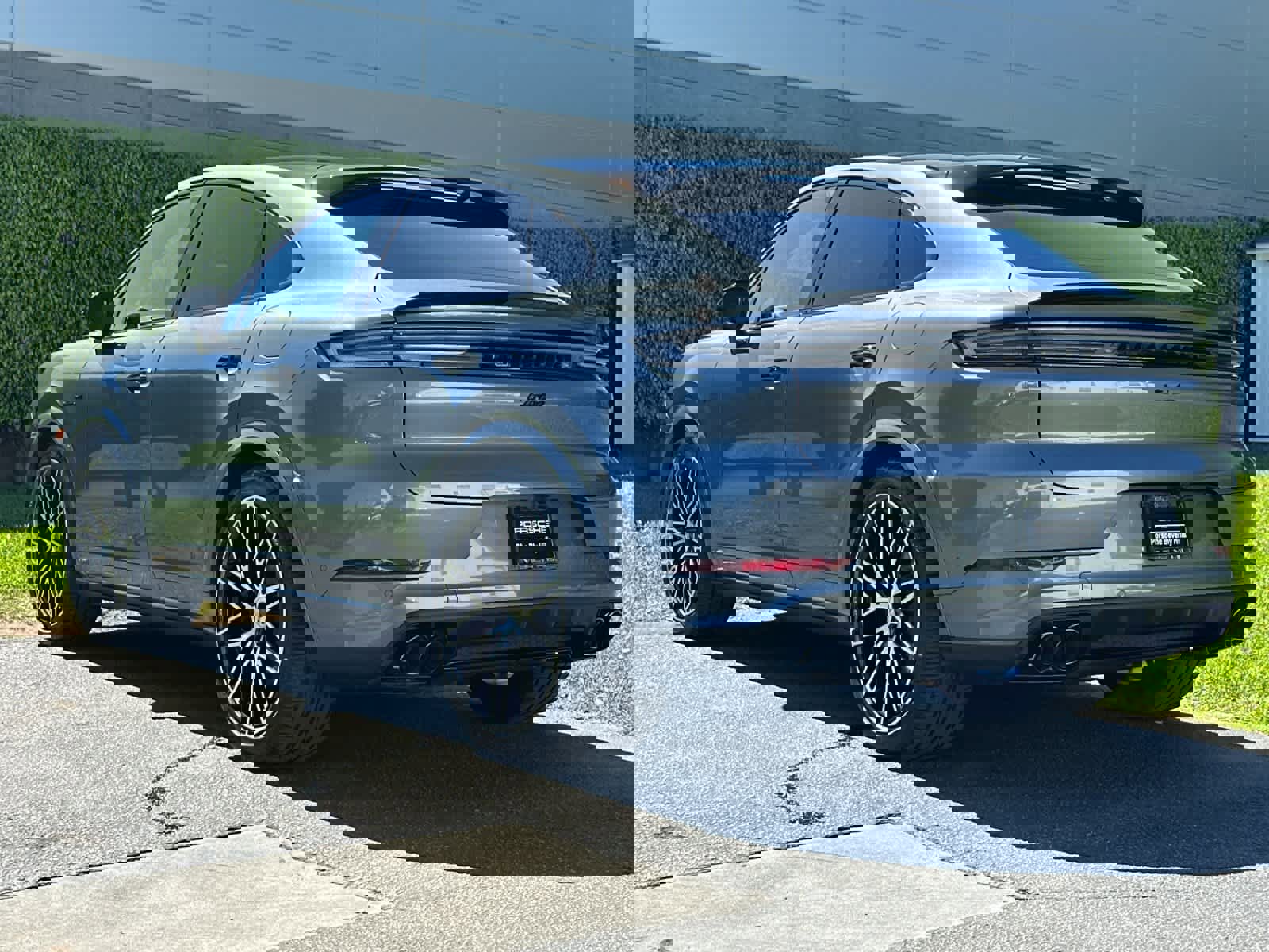 New 2026 Porsche Cayenne Turbo AWD/4WD image 3