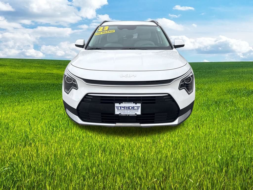 Used 2023 Kia Niro EX image 2