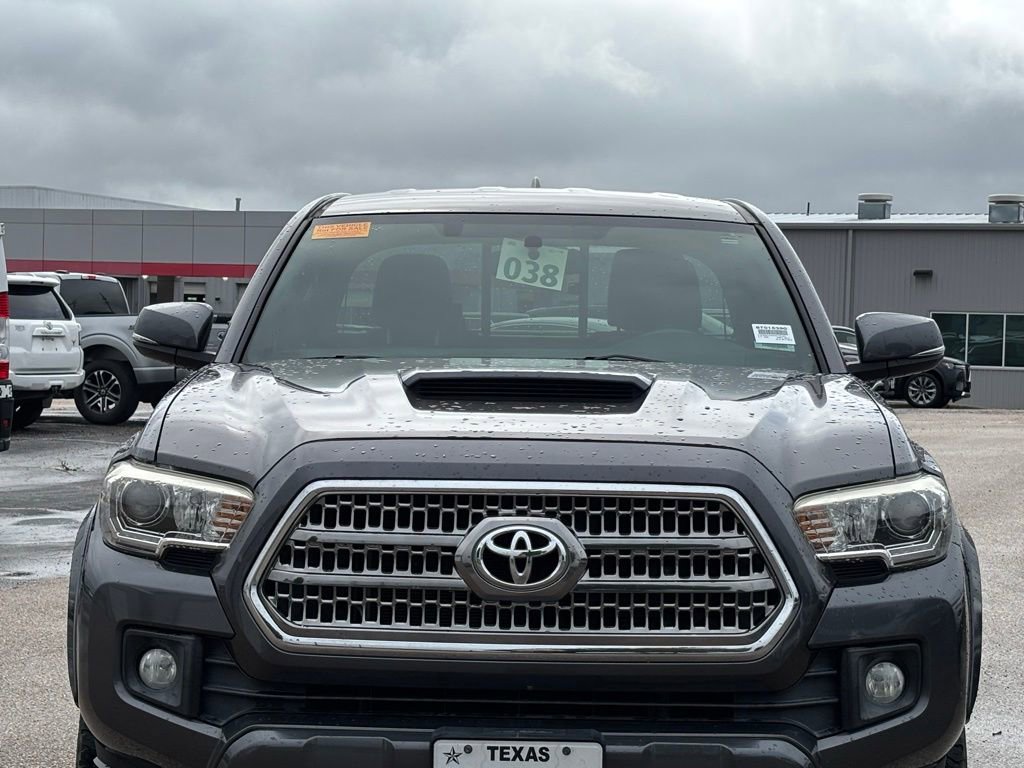 Used 2016 Toyota Tacoma TRD Sport w/ Towing Package RWD image 3