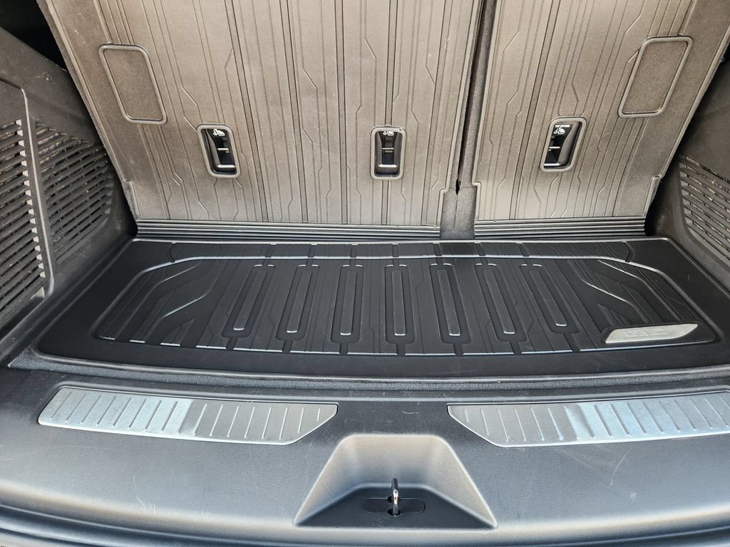 Certified 2025 GMC Yukon Denali Ultimate w/ LPO, Floor Liner Package AWD/4WD image 33