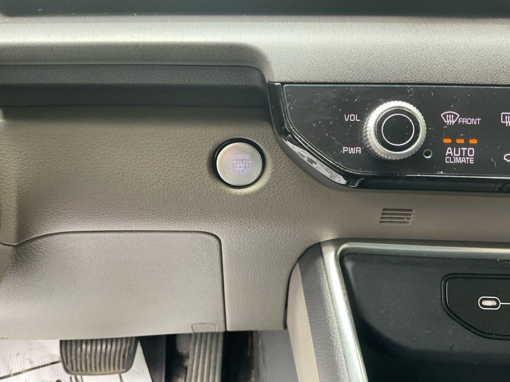 Used 2025 Kia Carnival EX FWD image 20
